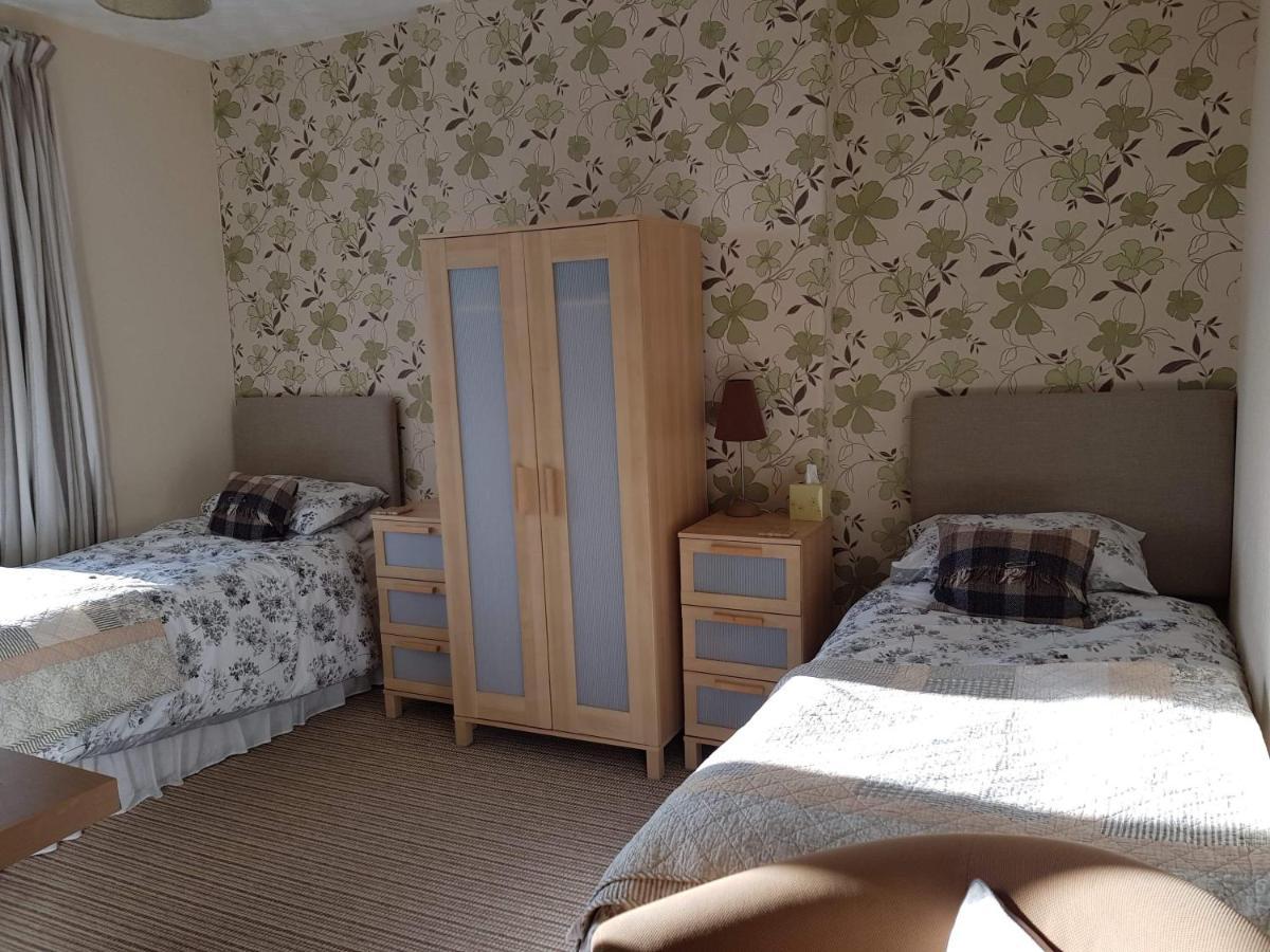 The Pavilion Guest House Милом Номер фото