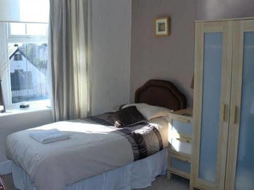 The Pavilion Guest House Милом Экстерьер фото